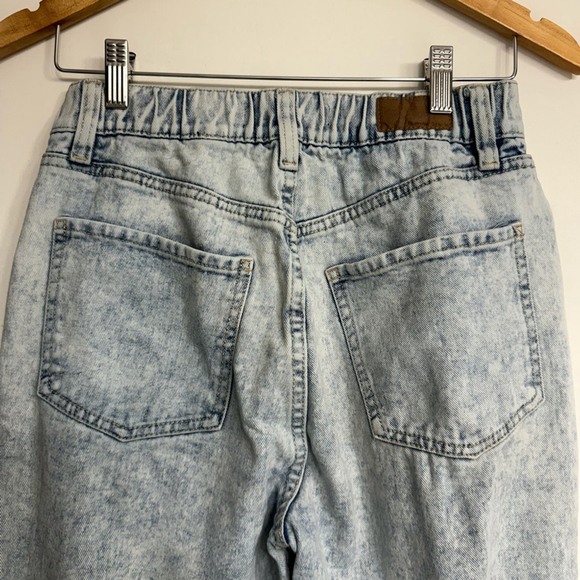 Bluenotes 90’s High Rise Mom Jeans - Light Wash Distressed - Size 2 - Picture 3 of 11